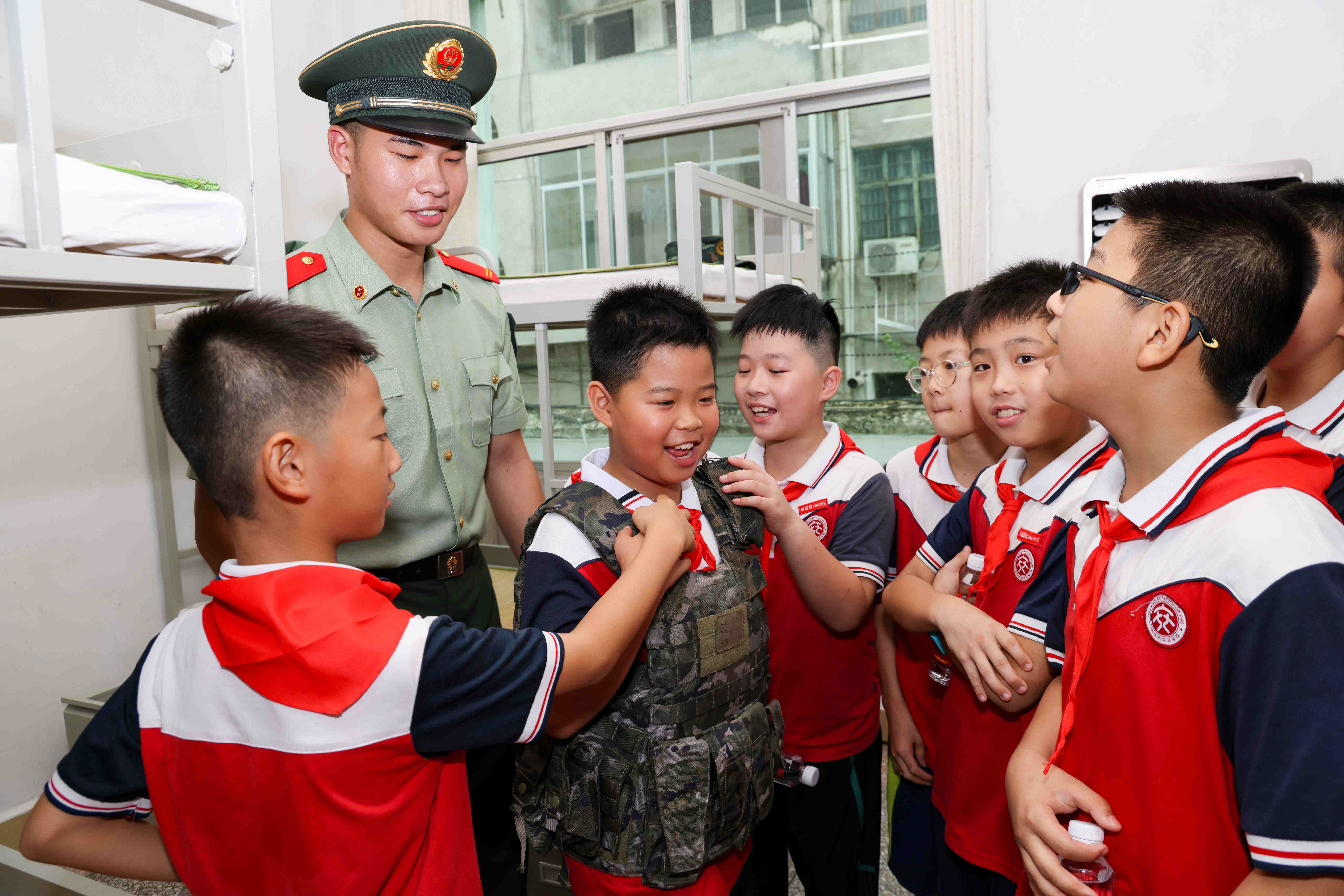 江西萍鄉：青少年進軍營 國防教育“零距離”